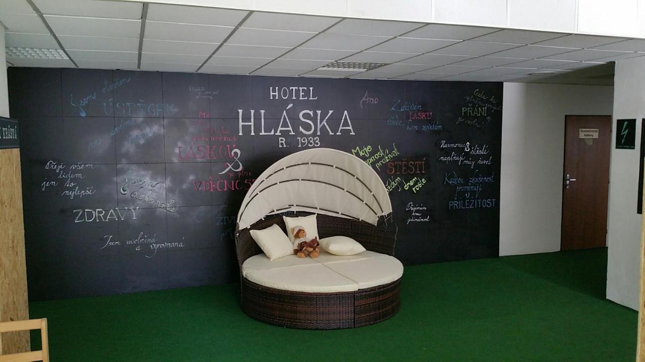 Hotel Hlaska Zlenice Exterior foto