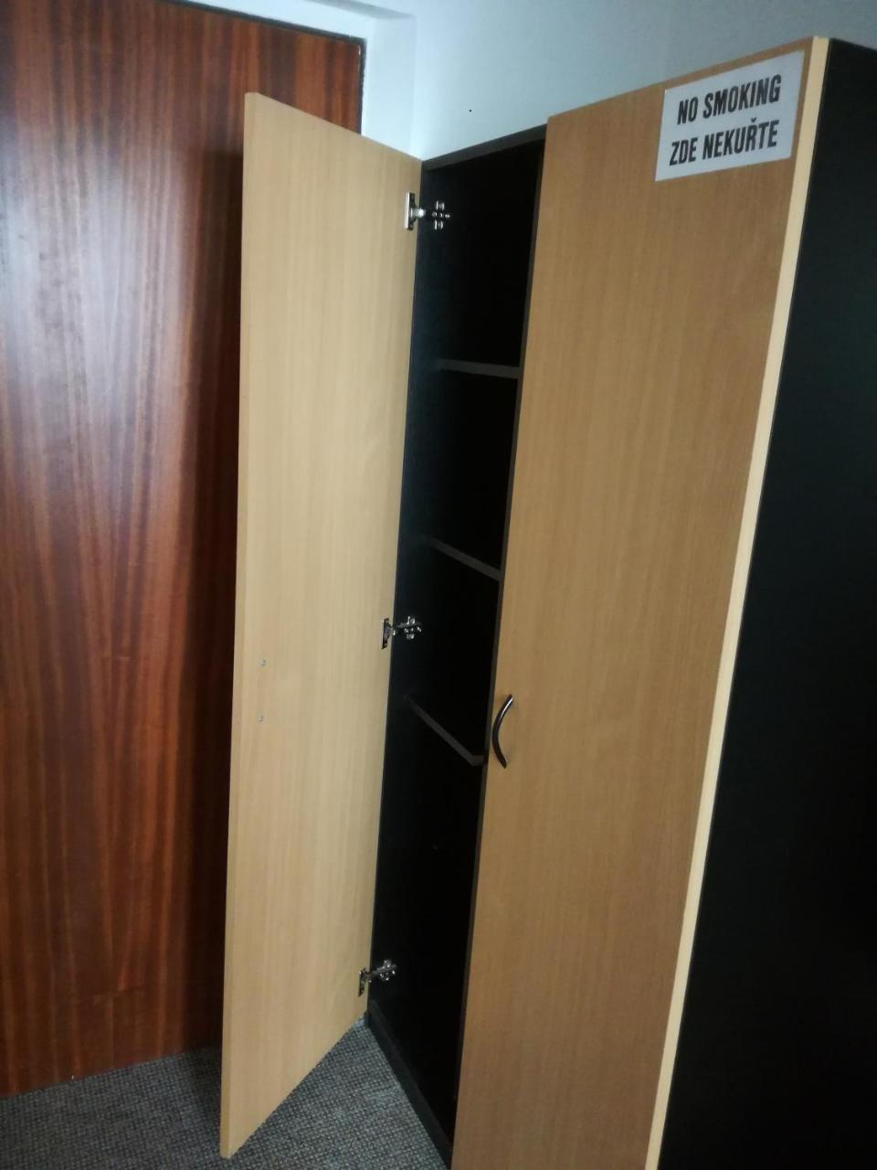 Hotel Hlaska Zlenice Habitación foto