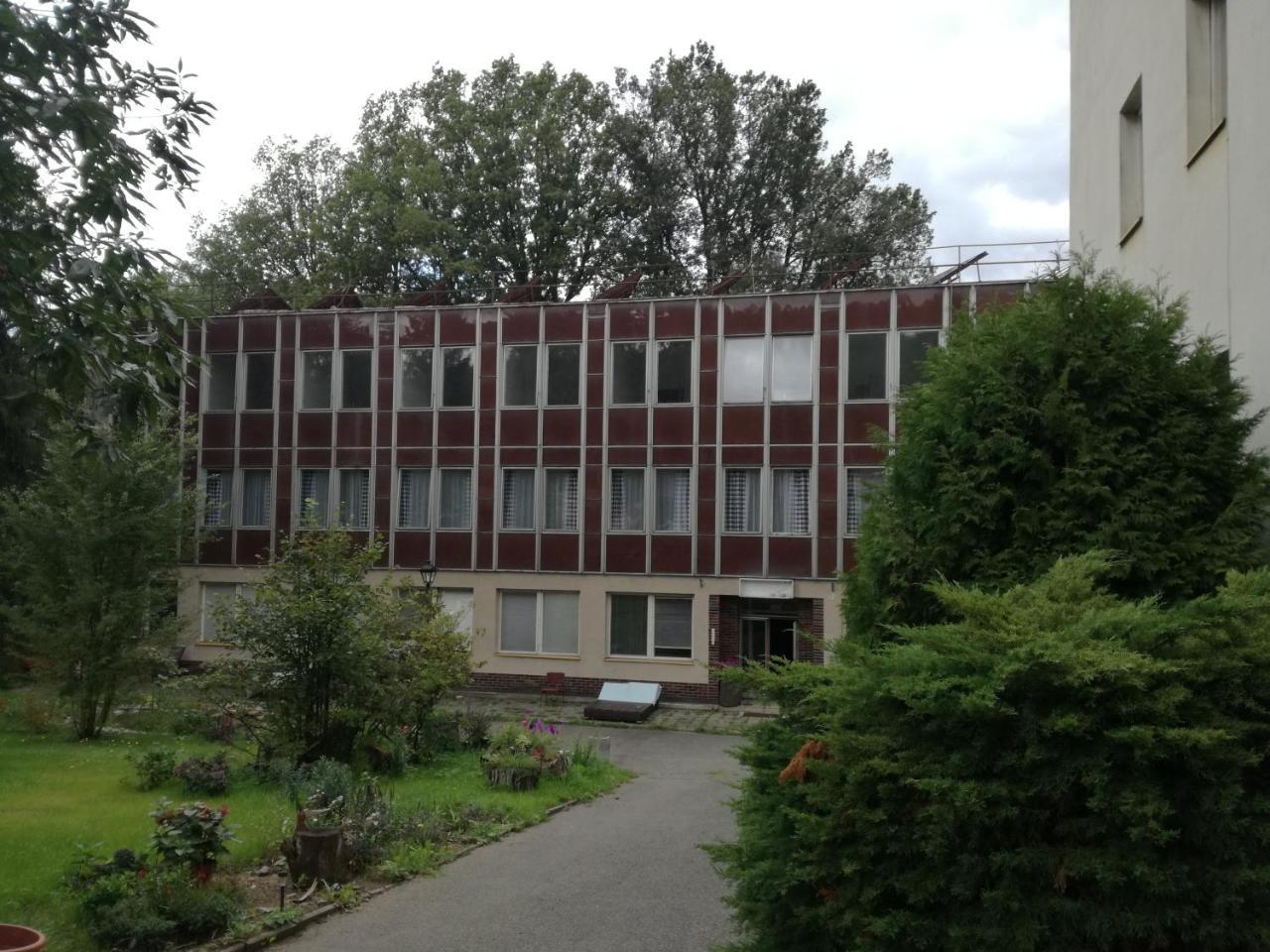 Hotel Hlaska Zlenice Exterior foto